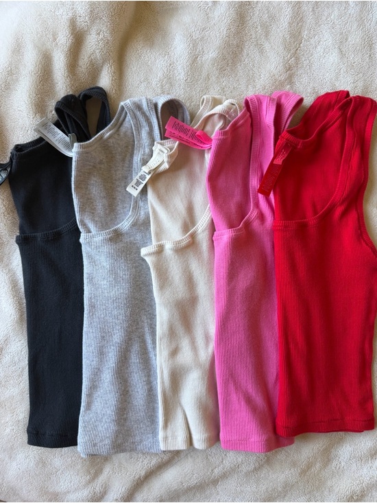 SKIMS Tops - Skims Rib Tank in black, gray, beige, pink & red SET OF 5